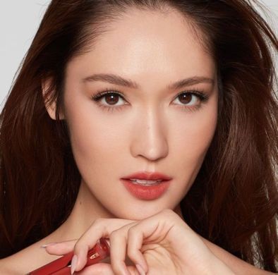 CHARLOTTE TILBURY Airbrush Flawless Lip Blur  ( walk of no shame blur )