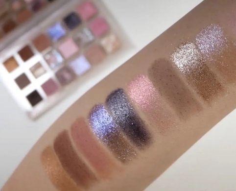 HUDA BEAUTY Rose Quartz Eyeshadow Palette