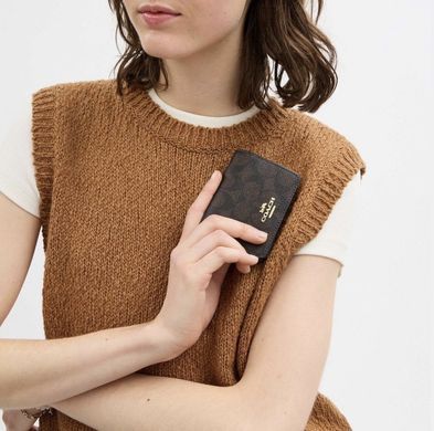 Жіноча міні сумка-гаманець Coach Mini Wallet On A Chain In Signature Canvas